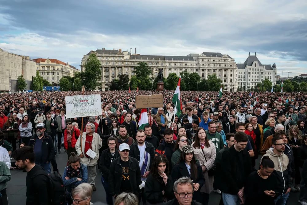 proteste-in-tacere-la-budapesta-fata-de-legea-care-ameninta-presa-si-ong-urile