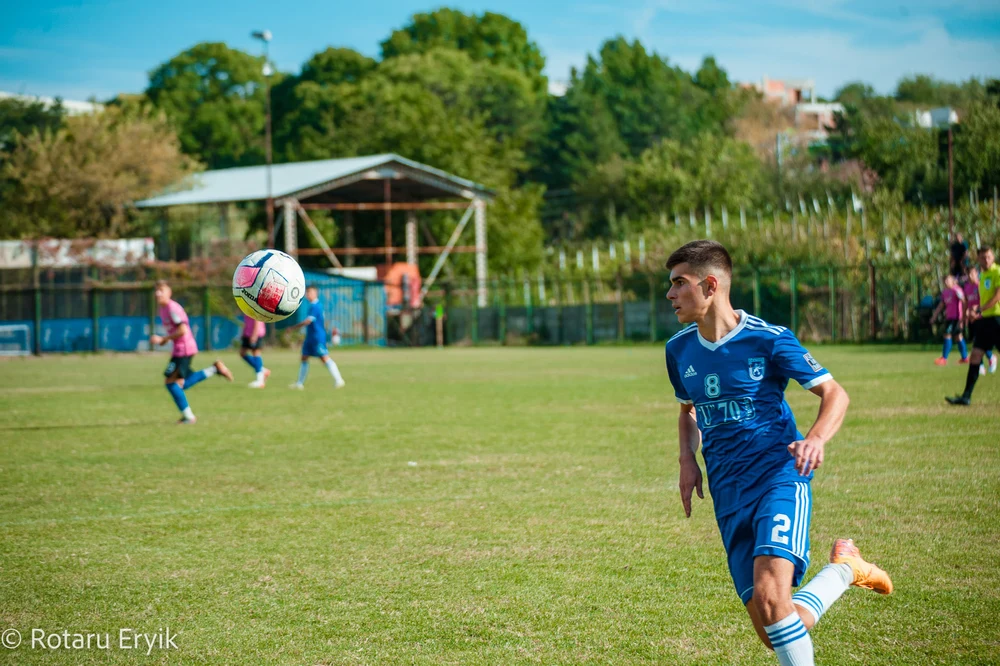 elevul-genial-care-este-capitan-la-fotbal.-a-terminat-sef-de-promotie-la-un-colegiu-din-craiova