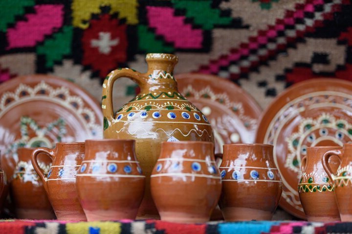 arta-populara-in-parcul-copou:-revine-targul-de-ceramica-traditionala-„cucuteni-5000”