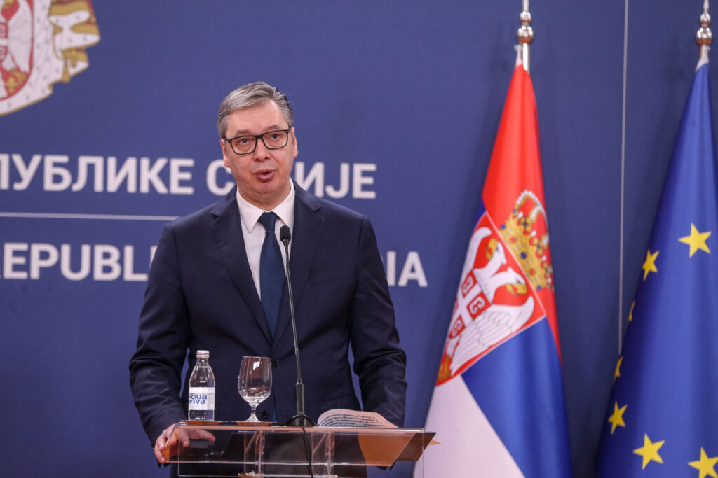 vucic-respinge-cererile-protestatarilor-si-promite-noi-arestari-dupa-ciocnirile-din-belgrad