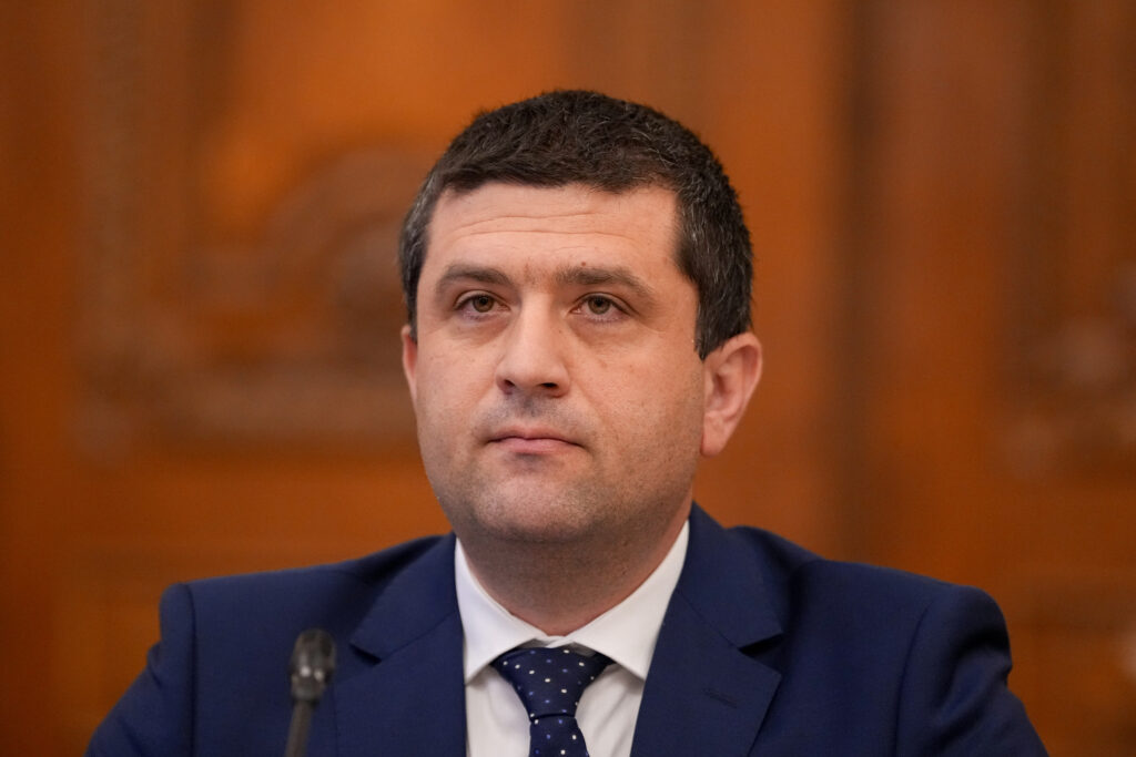 sefii-salrom-isi-pierd-functiile.-ministrul-economiei-a-declansat-procedura-de-demitere