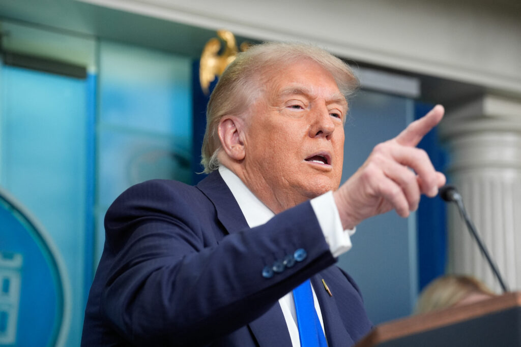 donald-trump-ameninta-cu-o-suprataxa-de-200%-pe-produsele-farmaceutice-si-de-50%-pe-cupru