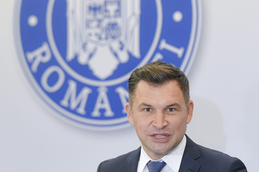ionut-stroe-incepe-o-campanie-online-impotriva-mesajelor-transmise-de-fratii-tate
