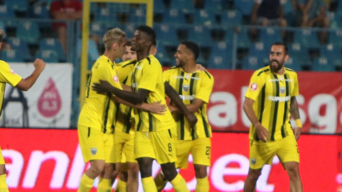 trei-plecari-dintr-un-foc-la-dinamo:-mult-succes,-baieti!
