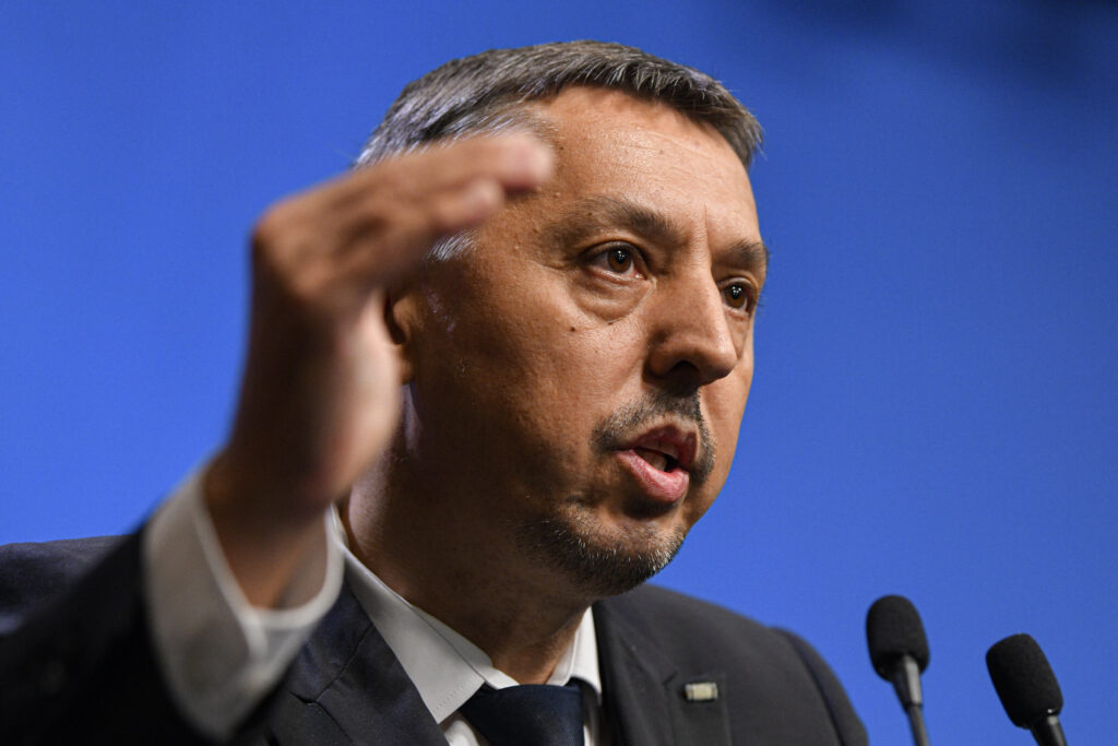 daca-demisia-mea-ar-fi-rezolvat-situatia,-as-fi-anuntat-o-demult,-spune-ministrul-educatiei