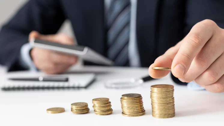 criza-lichiditatilor:-cum-iti-recuperezi-rapid-banii-de-la-debitori-pe-baza-dreptului-comercial