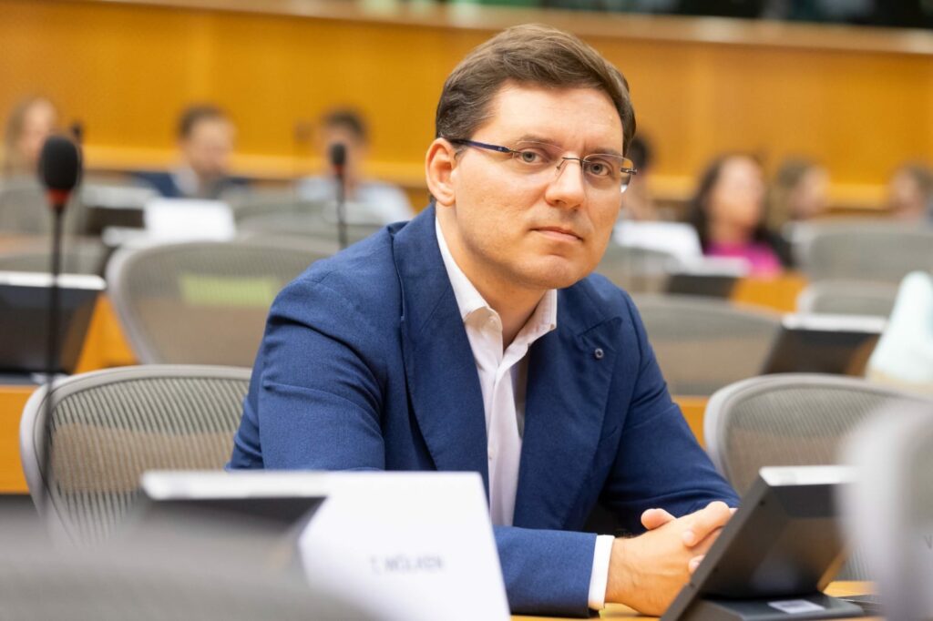 victor-negrescu:-politica-de-inarmare-a-europei-trebuie-sa-tina-cont-de-amenintarile-existente