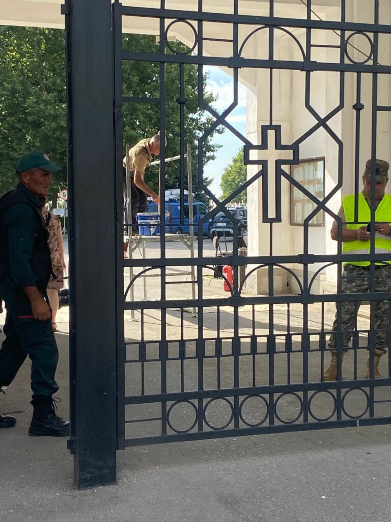 cimitirul-militar-ghencea-iii,-in-pregatiri-pentru-adio.-ion-iliescu-va-fi-inmormantat-joi