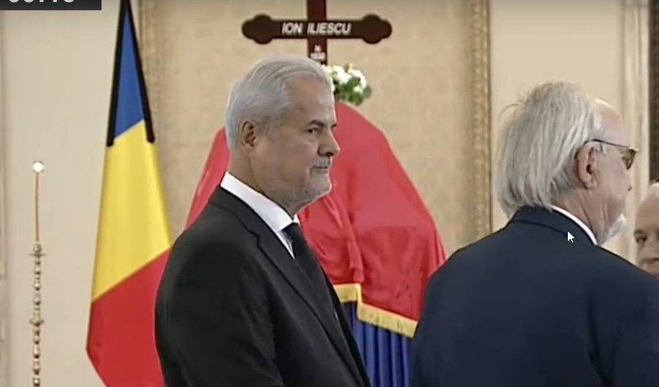fostul-premier-adrian-nastase-a-ajuns-la-catafalcul-lui-ion-iliescu