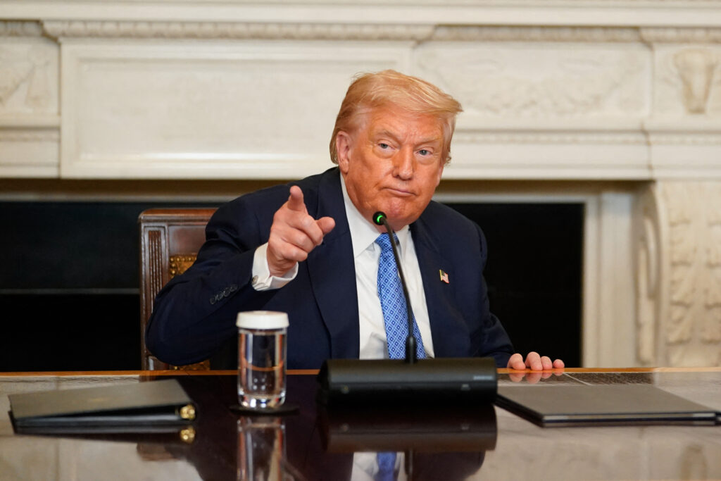 trump-il-numeste-pe-putin-un-tip-inteligent,-inainte-de-intalnirea-din-alaska