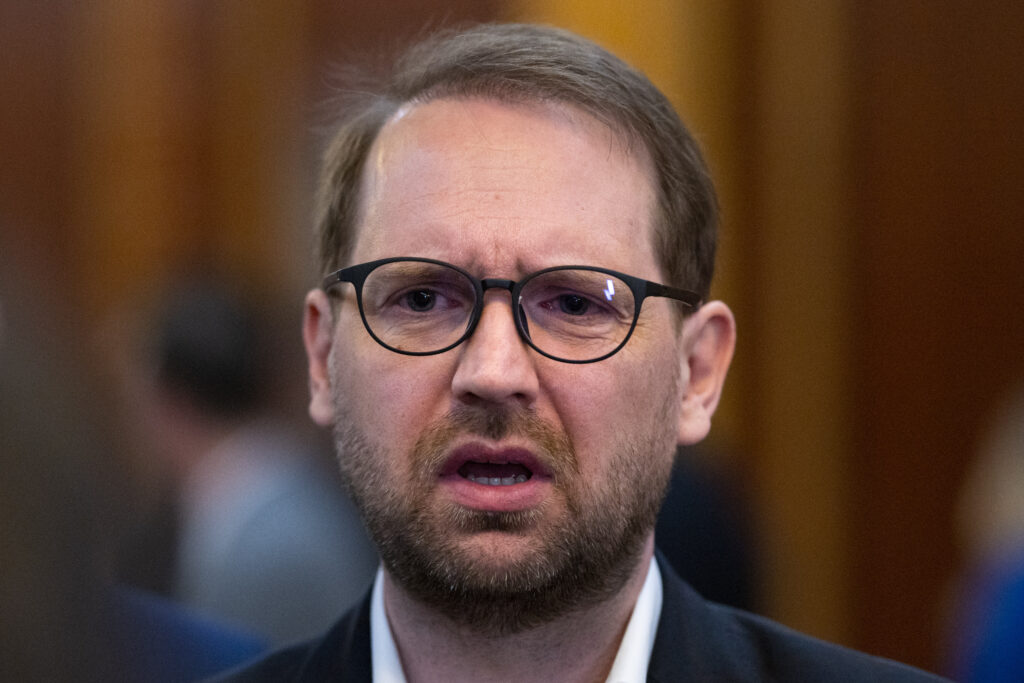 fritz:-nimeni-nu-e-nebun-sa-taie-bani-de-la-investitii.-s-au-promis-bani-care-nu-exista