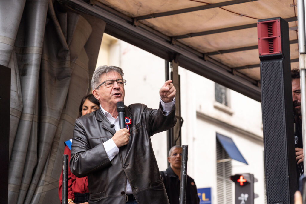 demiterea-lui-macron:-cum-ar-functiona-procedura-pe-care-opozitia-vrea-sa-o-lanseze-in-franta