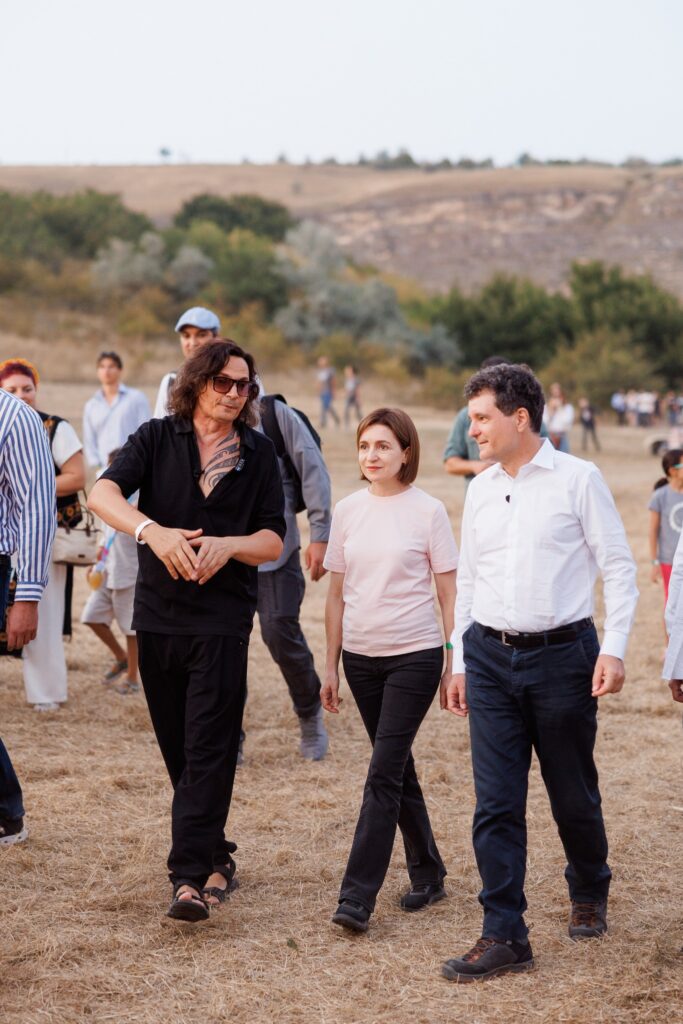 gandul:-cum-au-ajuns-doi-civili-mai-aproape-de-seful-statului-decat-spp