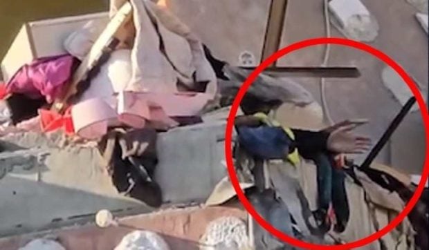 prins-sub-daramaturi,-un-supravietuitor-din-rahova-a-cerut-ajutorul-salvatorilor-video