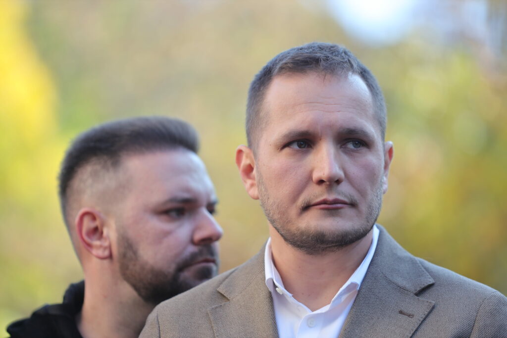prefectul-si-primarul-capitalei-s-au-intalnit-cu-persoanele-evacuate-din-blocul-din-rahova
