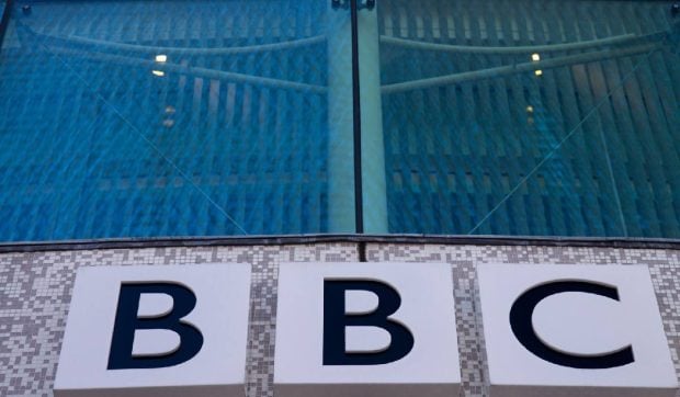 Casa Albă afirmă că BBC își încheie activitatea, iar jurnaliștii britanici consideră că doar dușmanii s-ar putea bucura