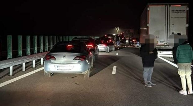 Bărbat accidentat pe un drum expres din Argeș după ce a oprit din cauza defectării mașinii