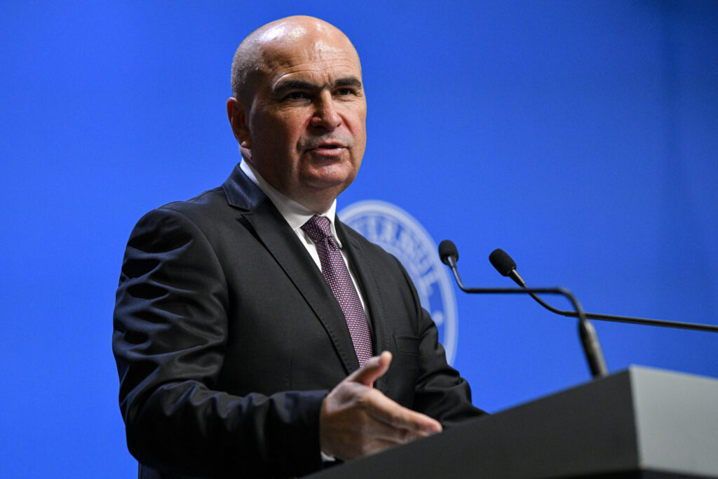 bolojan:-pensia-medie-in-magistratura-e-de-5.000-euro,-de-9-ori-mai-mare-decat-cea-din-romania