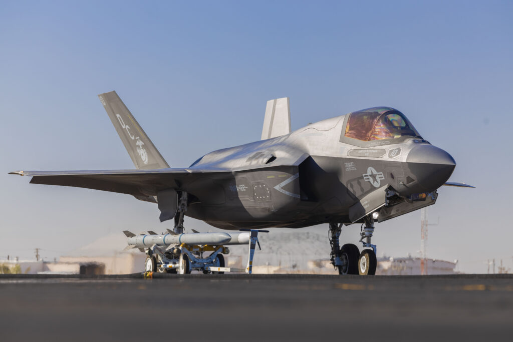 donald-trump-a-anuntat-ca-sua-va-vinde-avioane-f-35-arabiei-saudite