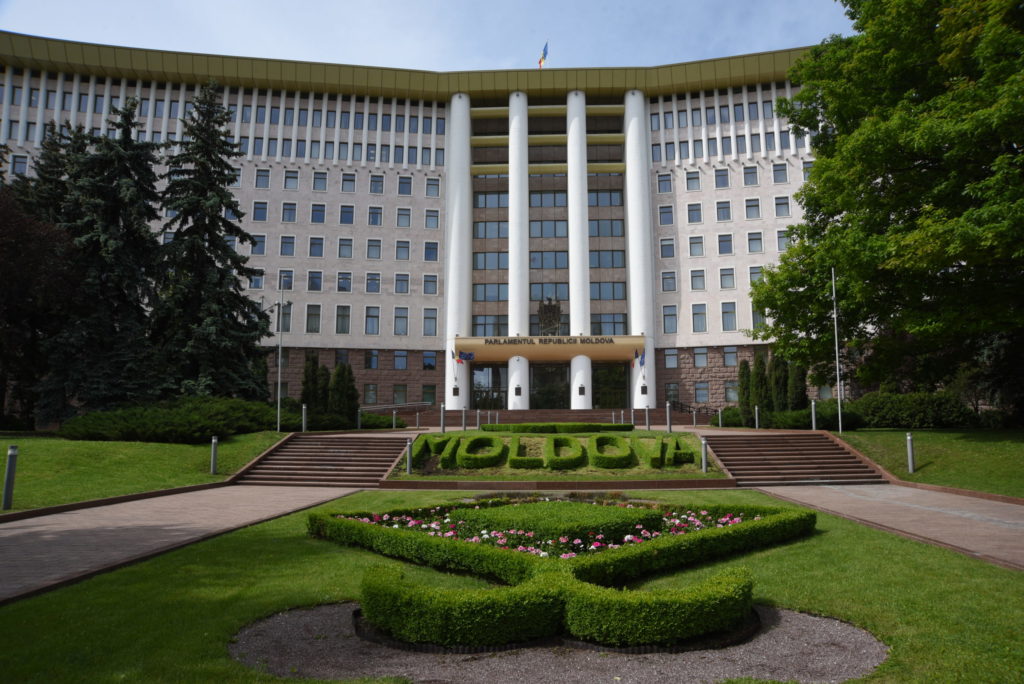rusia-a-investit-400-milioane-de-euro-ca-sa-si-bage-oamenii-in-parlamentul-republicii-moldova
