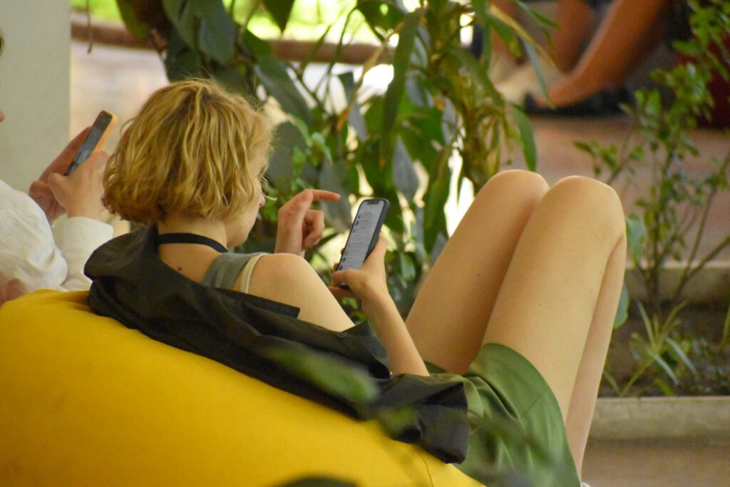 studiu:-utilizarea-excesiva-a-platformelor-tiktok-si-instagram-poate-duce-la-degradarea-creierului.-care-este-explicatia