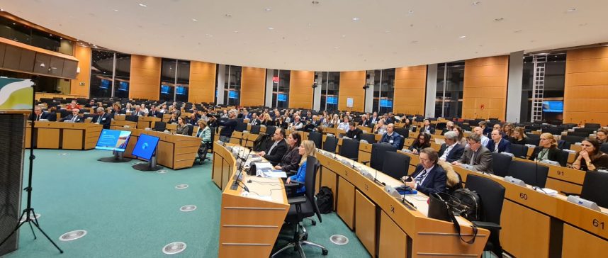 fermele-romanesti-au-pierderi-anuale-de-aproximativ-200-milioane-euro-din-cauza-daunatorilor.-fermierii-cer-din-nou-aprobarea-ue-pentru-a-folosi-tratamente-pe-baza-de-neonicotinoide