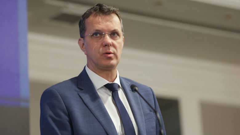 ministrul-apararii-si-studiile!-o-universitate-a-negat-ca-ar-fi-fost-vreodata-student-acolo,-cealalta-spune-ca-a-absolvit-doi-ani-intr-unul