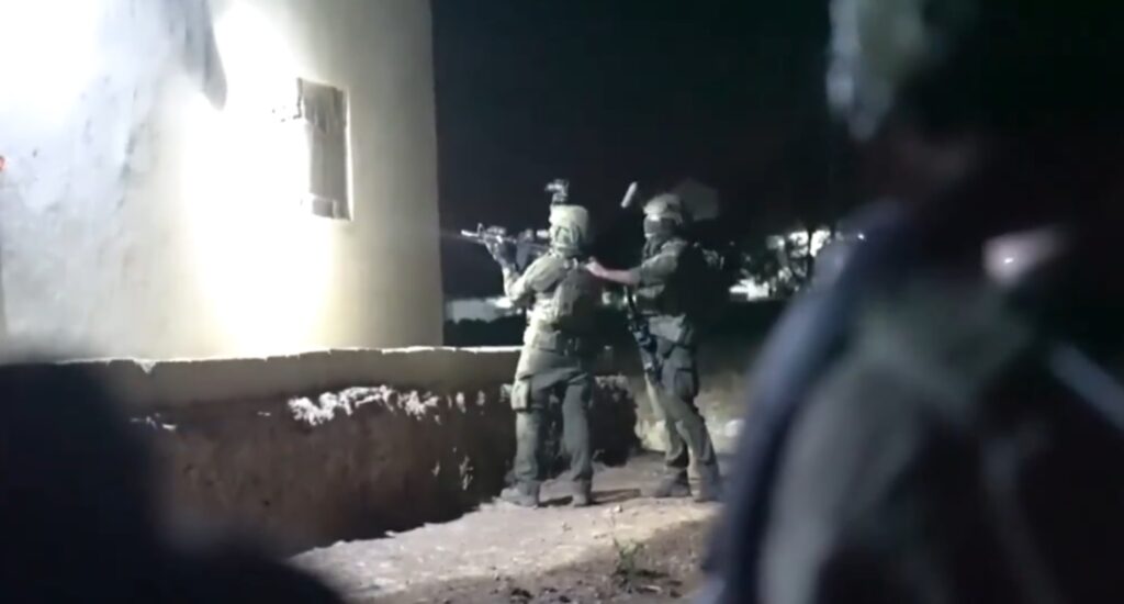 fortele-israeliene-au-impuscat-mortal-doi-palestinieni-care-pareau-ca-vor-sa-se-predea,-in-cisiordania