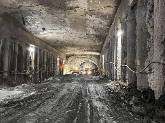 video-autostrada-a1-lugoj-deva:-umb-si-bosniacii-lucreaza-fara-pauza-la-tunelurile-ursilor,-in-ciuda-ploii-si-terenului-saturat-de-apa