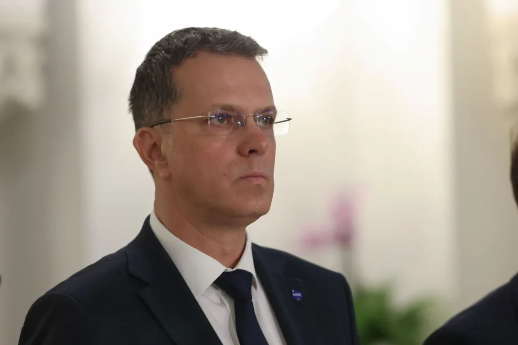 sedinta-conducerii-usr-dupa-izbucnirea-scandalului-legat-de-studiile-ministrului-apararii,-ionut-mosteanu