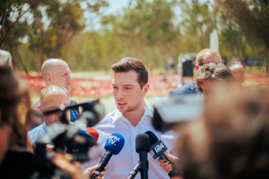 posibilul-candidat-al-fortelor-de-extrema-dreapta-la-prezidentialele-franceze,-agresat-in-timpul-unui-eveniment