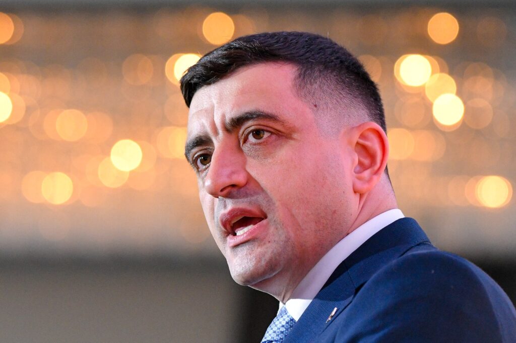 george-simion,-reales-in-fruntea-aur