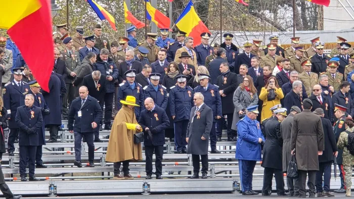 judecatoarea-ccr-iulia-scantei,-din-nou-in-centrul-atentiei!-ce-val-de-glume-a-starnit-tinuta-excentrica-purtata-la-parada-de-1-decembrie!