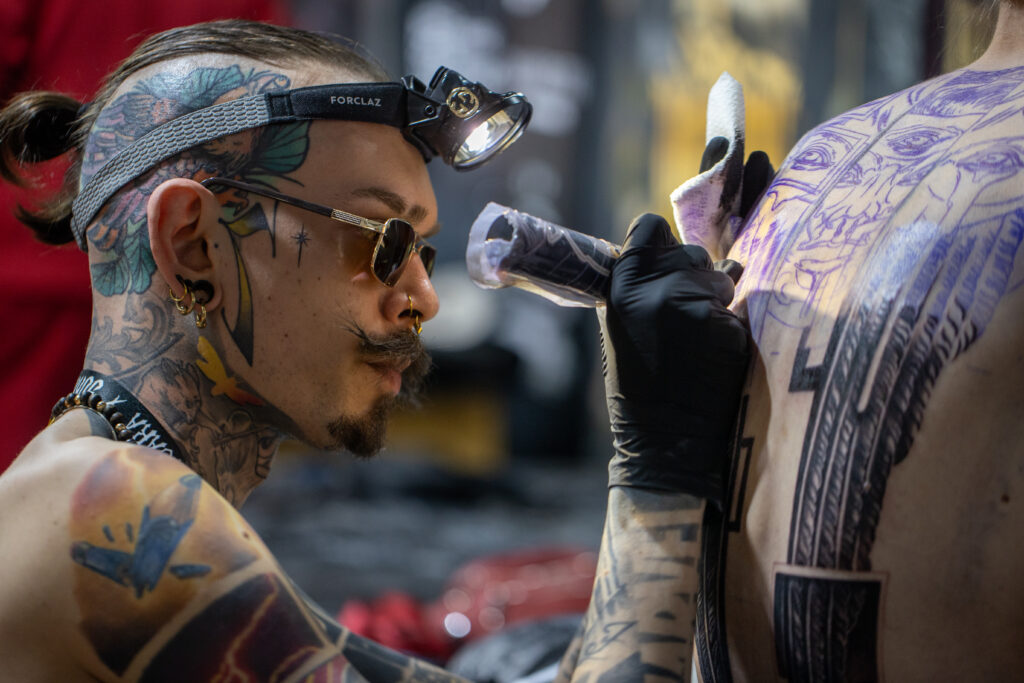 tatuajele-pot-afecta-sistemul-imunitar:-care-sunt-culorile-cu-cel-mai-mare-grad-de-toxicitate