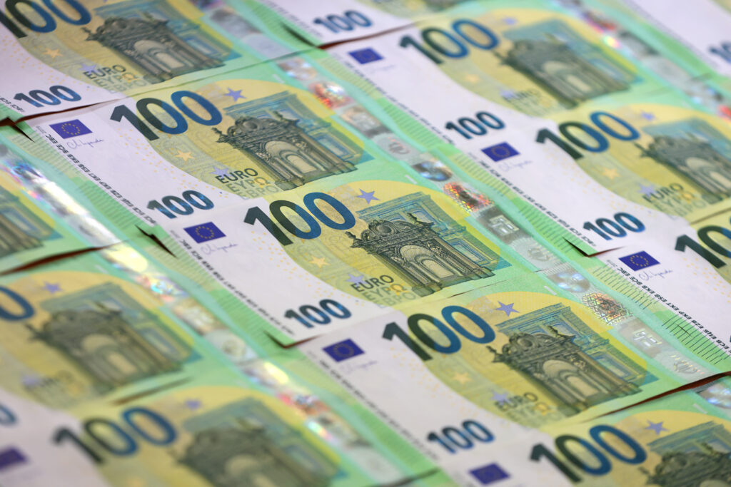 curs-valutar,-2-decembrie.-aurul-este-mai-scump,-euro-coboara-usor