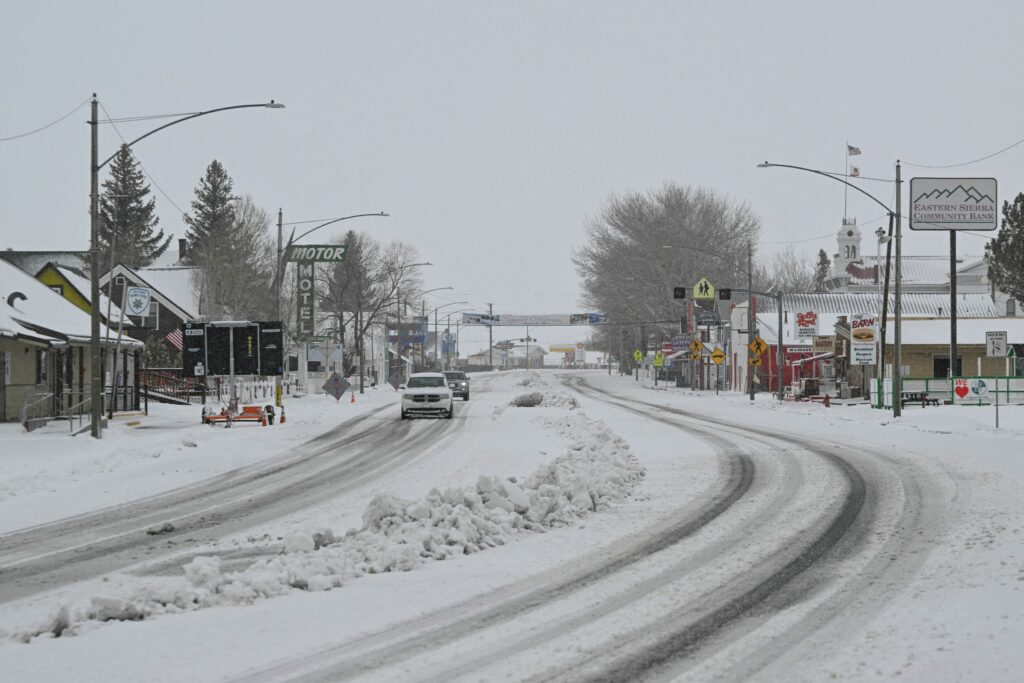 prima-furtuna-de-zapada-face-ravagii-in-nord-estul-statelor-unite.-traficul-a-fost-perturbat,-iar-scolile-s-au-inchis