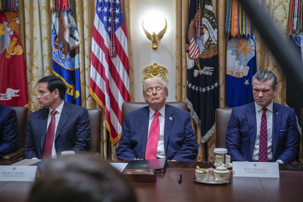 trump,-activ-noaptea-pe-truth-social,-dar-somnoros-la-evenimente-publice