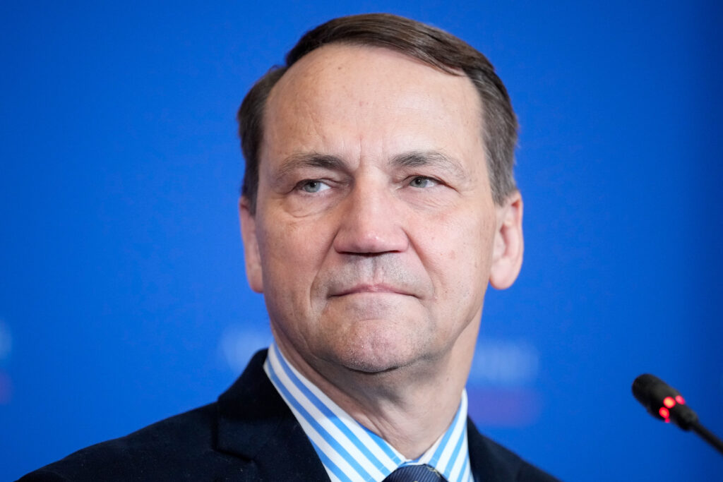 ministrul-de-externe-al-poloniei,-despre-imprumutul-din-active-rusesti:-putin-va-deveni-mai-dispus-sa-incheie-un-acord-de-pace