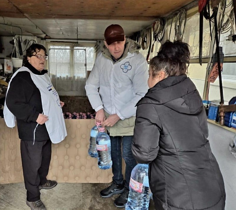 S.O.S. România a furnizat astăzi mii de litri de apă locuitorilor din Prahova și Dâmbovița