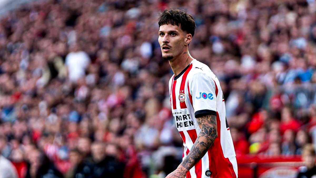 dennis-man-a-iesit-din-nou-la-rampa-in-olanda-faza-geniala-a-internationalului-roman-in-heerenveen-psv.-video