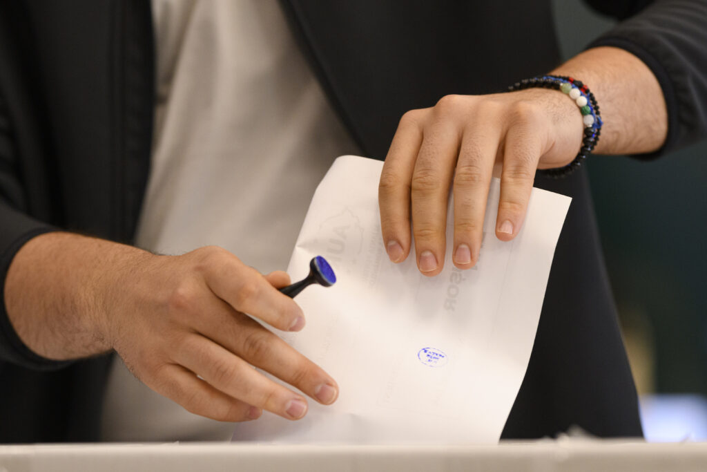 Ghidul complet pentru votul de azi: ce trebuie să știi înainte de a merge la secția de votare