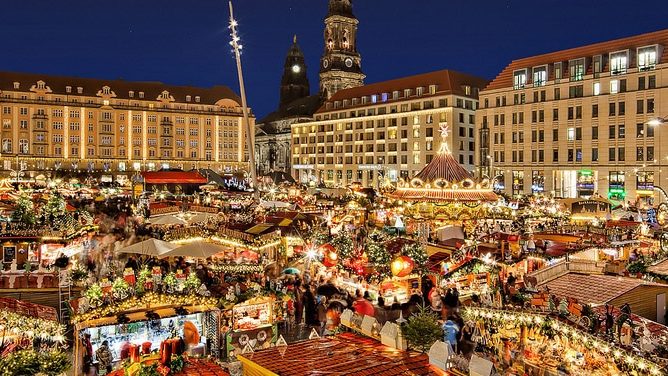 Cum trăiesc românii magia Crăciunului în Budapesta, de la sarmale la cozonaci ungurești