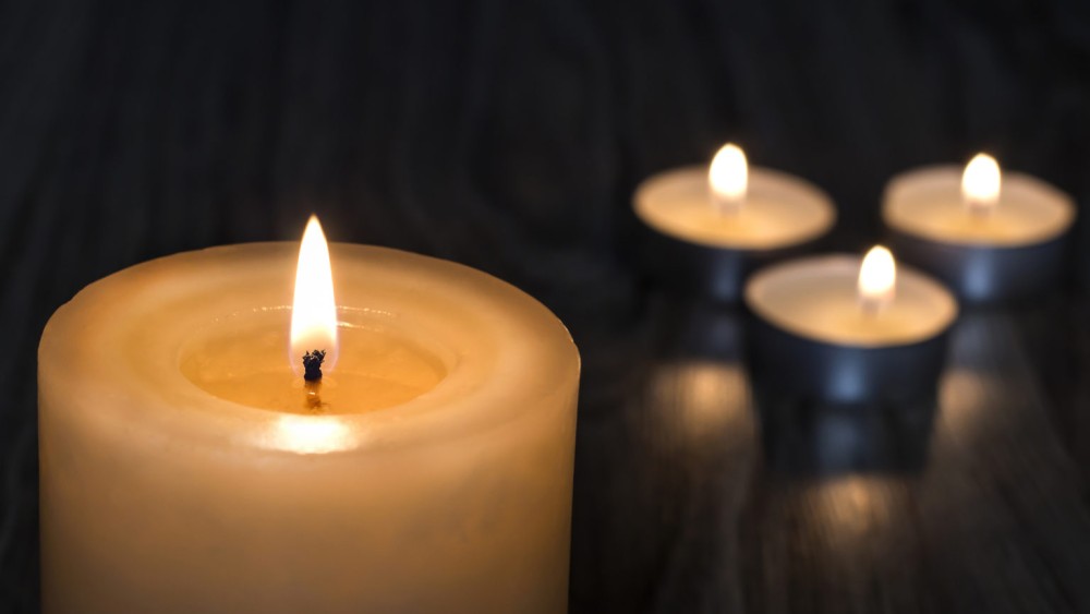 Lacrimi și doliu în lumea literară după moartea autores iubite de cititori din întreaga lume din cauza unei boli devastatoare