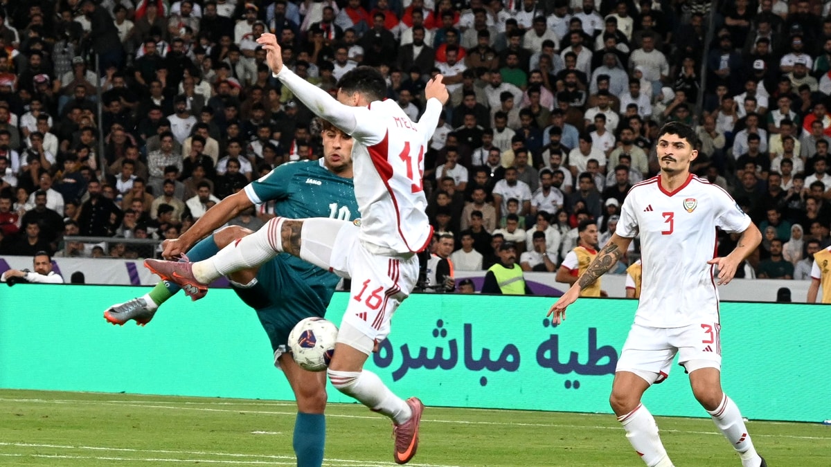 o-pasa-la-portar,-aproape-sa-se-transforme-intr-un-dezastru!-jucatorii-au-inceput-sa-rada-in-hohote-pe-teren.-video