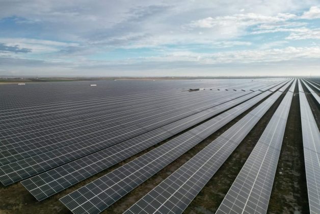 cum-merg-lucrarile-la-cel-mai-mare-parc-fotovoltaic-aflat-in-constructie-acum-in-romania-video
