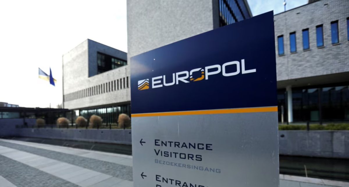 Mega-operațiune Europol împotriva rețelelor de crimă organizată care folosesc minori ca asasini și tinerii care așteaptă cu nerăbdare să vadă prima victimă