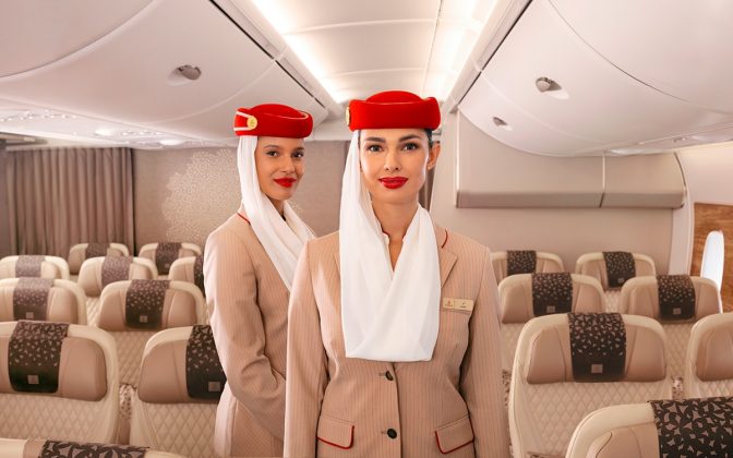 emirates-cauta-sterwardese-la-bucuresti,-cluj-napoca-si-iasi-pentru-dubai-salarii-de-peste-3.000-de-dolari/luna