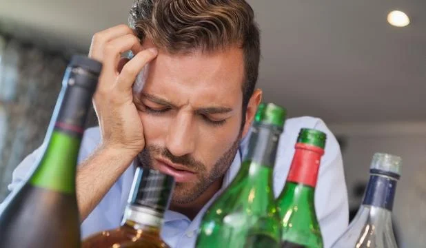 preturile-mari-la-alcool-ii-fac-pe-romani-sa-si-riste-sanatatea.-ce-cumpara-de-sarbatori