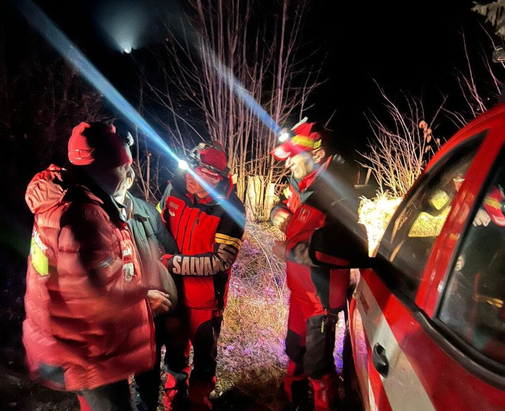 Când ceața devine pericol: șase turiști pierduți în Maramureș și salvatul unui bărbat de 67 de ani din râpă