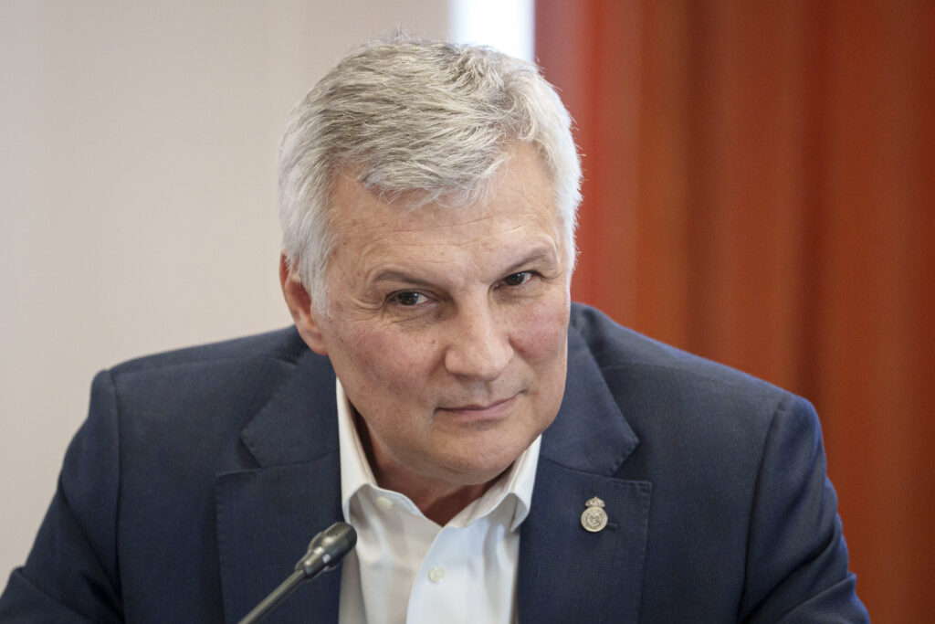 zamfir:-toti-senatorii-psd-vor-vota-motiunea-impotriva-doamnei-buzoianu